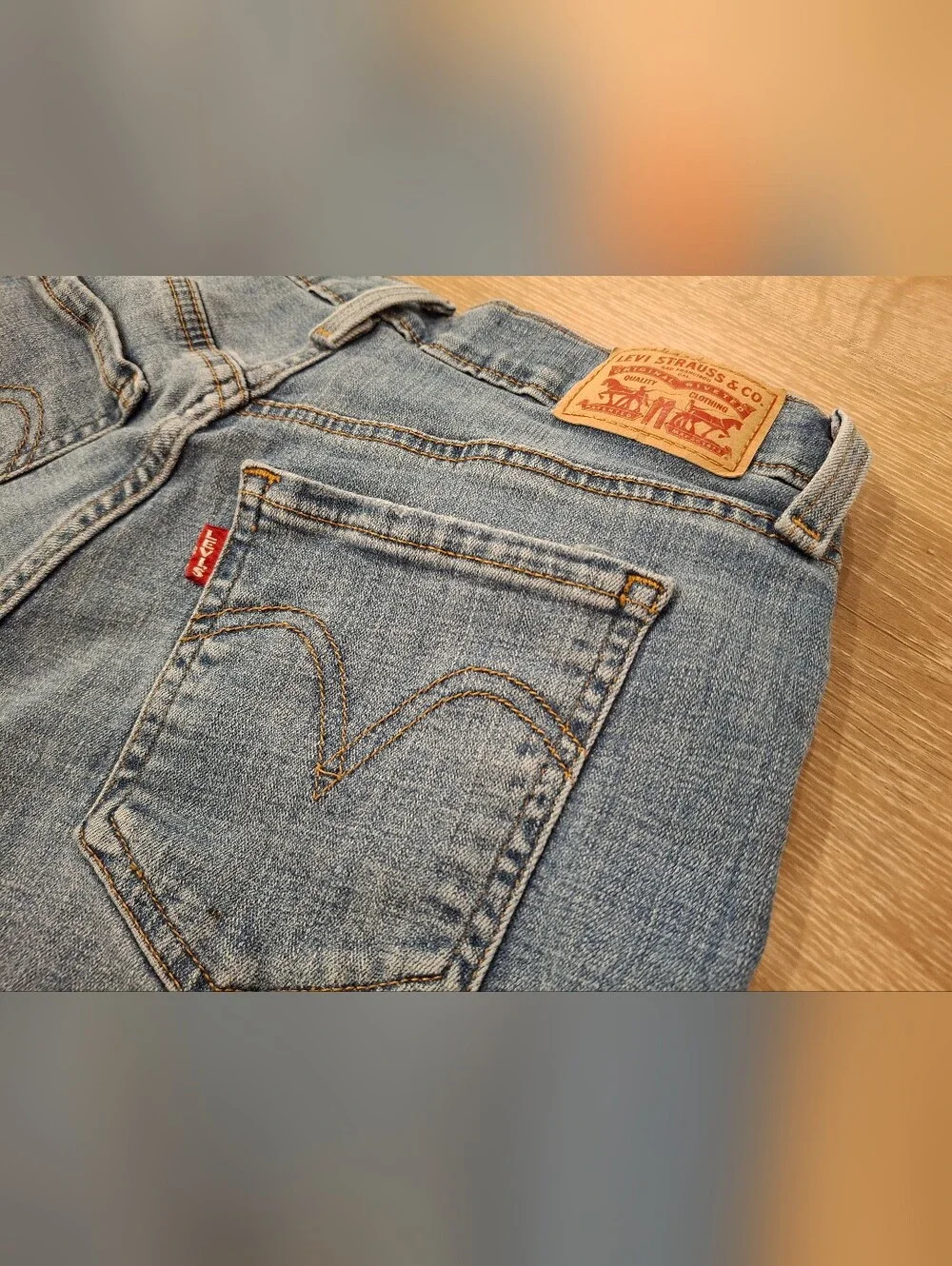 Levi’s Mid-Length Women’s Denim Shorts Size 26 Medium Wash Blue